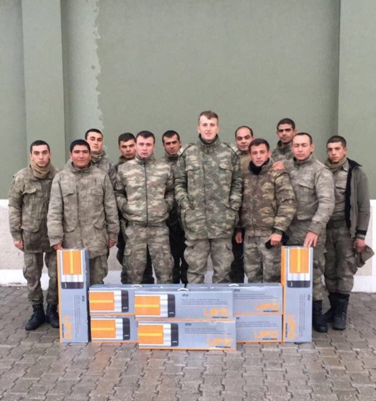 Arda Turandan asker takipçisine jest
