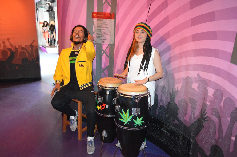 Bir günlüğüne turuncuya bürünen şehir