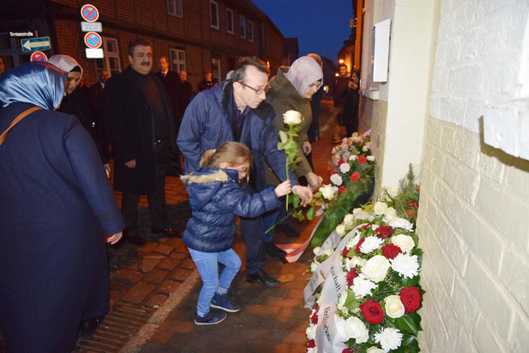 Aşırı sağ nefrete karşı daha fazla diyalog