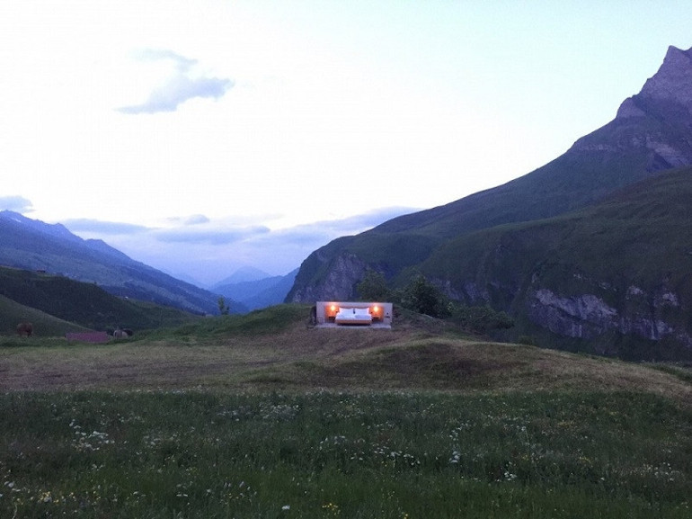 İsviçrede duvarları ve tavanı olmayan otel: Null Stern