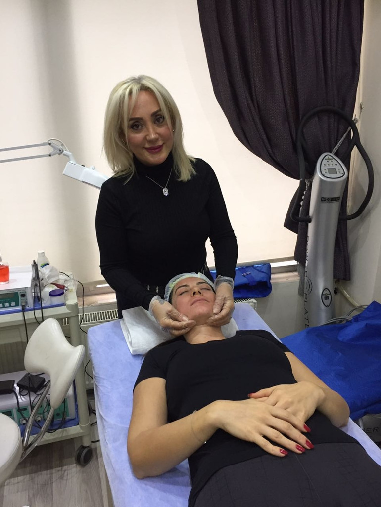 Bakımlı ve güzel bir cilde sahip olan kadın her daim güzeldir