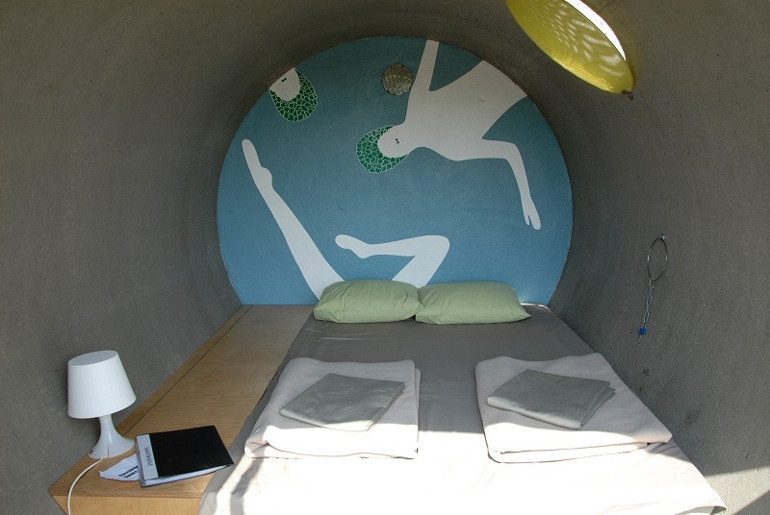 Kanalizasyon borusundan otel yaptılar