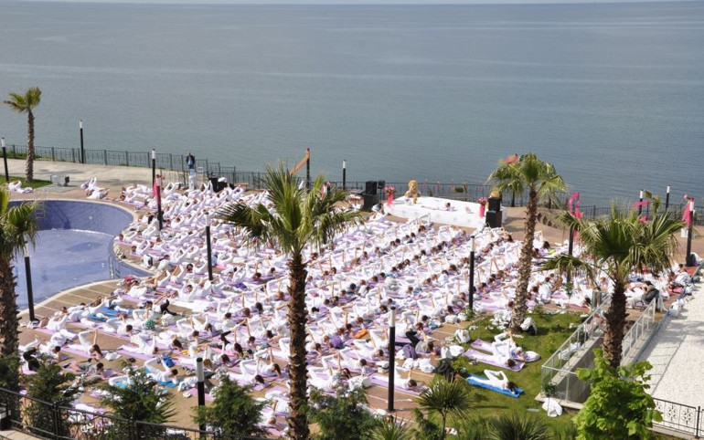 İzmirdeki Uluslararası Yoga Şölenine Çoşkuyla katıl