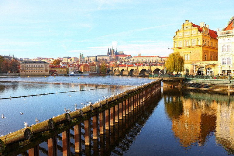 Prag’ın simgesi: Charles Köprüsü..
