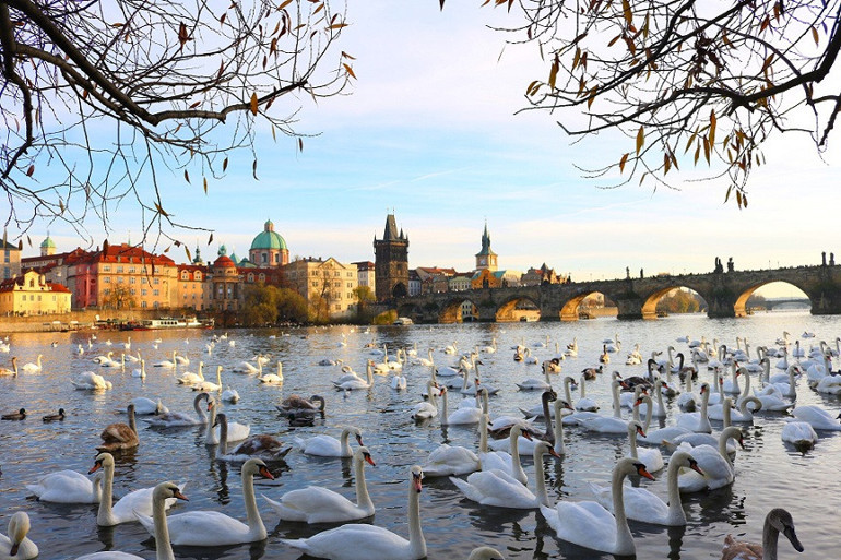 Prag’ın simgesi: Charles Köprüsü..