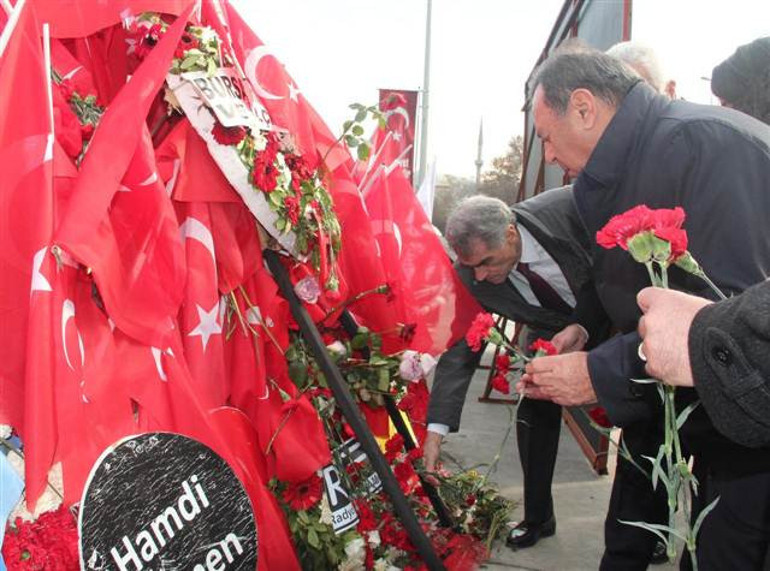 Emekli Büyükelçiler Şehitler Tepesi’ni ziyaret etti