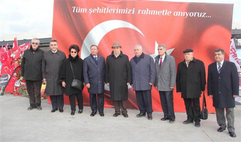 Emekli Büyükelçiler Şehitler Tepesi’ni ziyaret etti