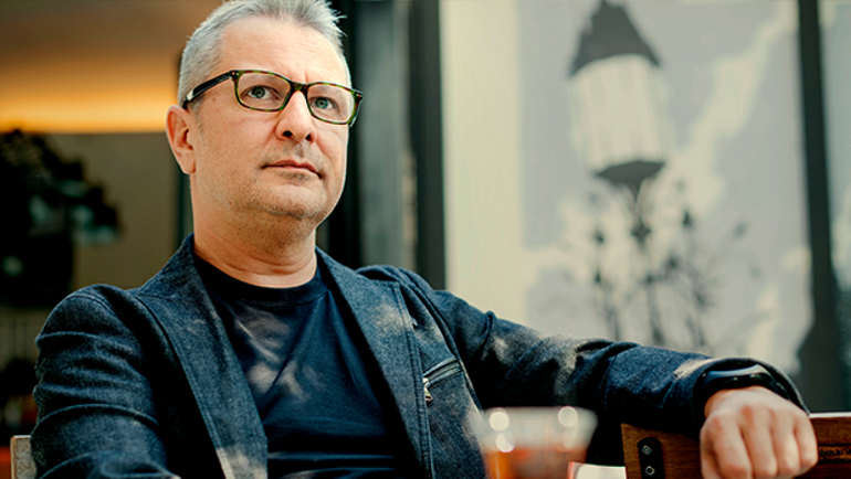 Yekta Kopan: “Sabredeceksiniz ve çalışacaksınız. Işığınızın sızacağı çatlağı mutlaka bulursunuz.”