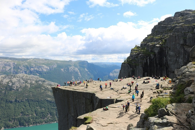 En zorlu tırmanış: Preikestolen / Norveç