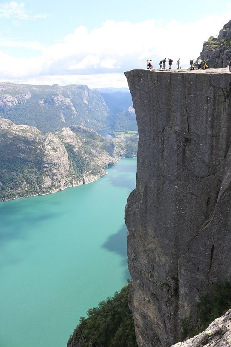 En zorlu tırmanış: Preikestolen / Norveç