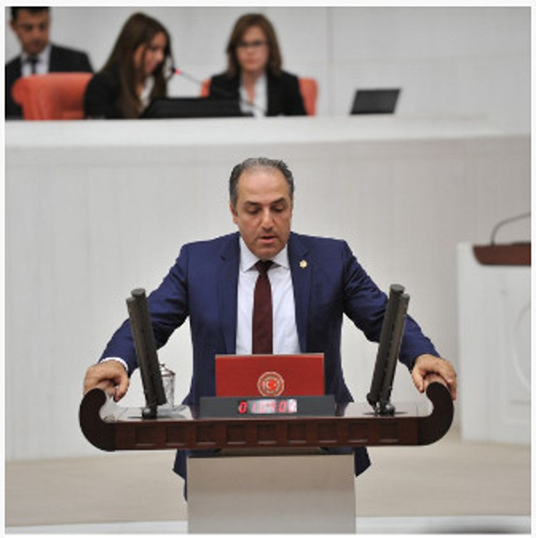 TBMM İnsan Hakları Komisyonu Başkanı ve AK Parti İstanbul Milletvekili Mustafa Yeneroğlu:Yılbaşı kutlayana karşı çıkana önce ben karşı çıkarım