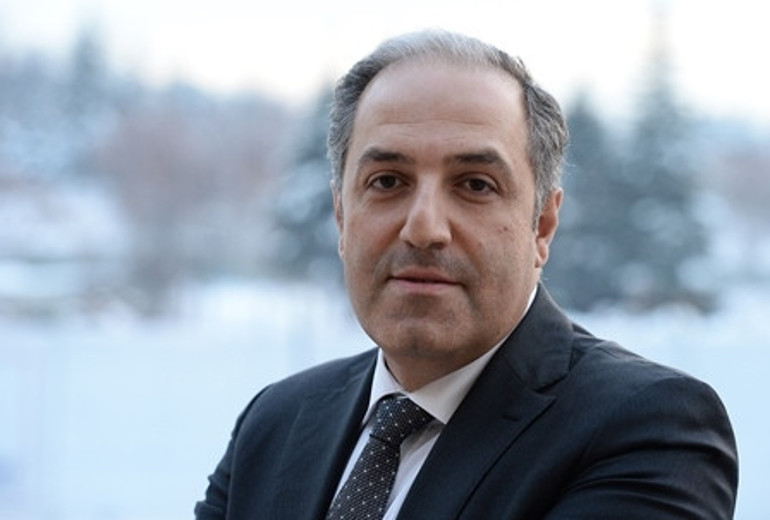 TBMM İnsan Hakları Komisyonu Başkanı ve AK Parti İstanbul Milletvekili Mustafa Yeneroğlu:Yılbaşı kutlayana karşı çıkana önce ben karşı çıkarım