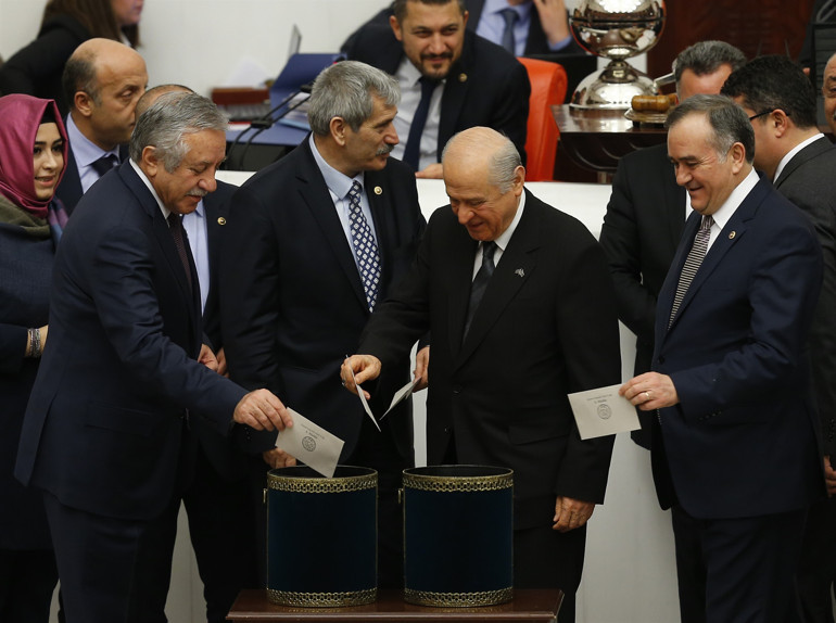 Son dakika haberi: Bahçeli: Anayasa Meclisten geçmezse seçim yapılmalı