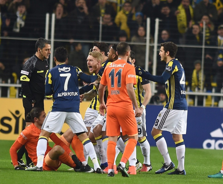 Fenerbahçe 1-0 Başakşehir / MAÇIN ÖZETİ