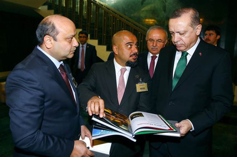 Cumhurbaşkanı Erdoğan ’Foto Muhabiri’ dergisini inceledi