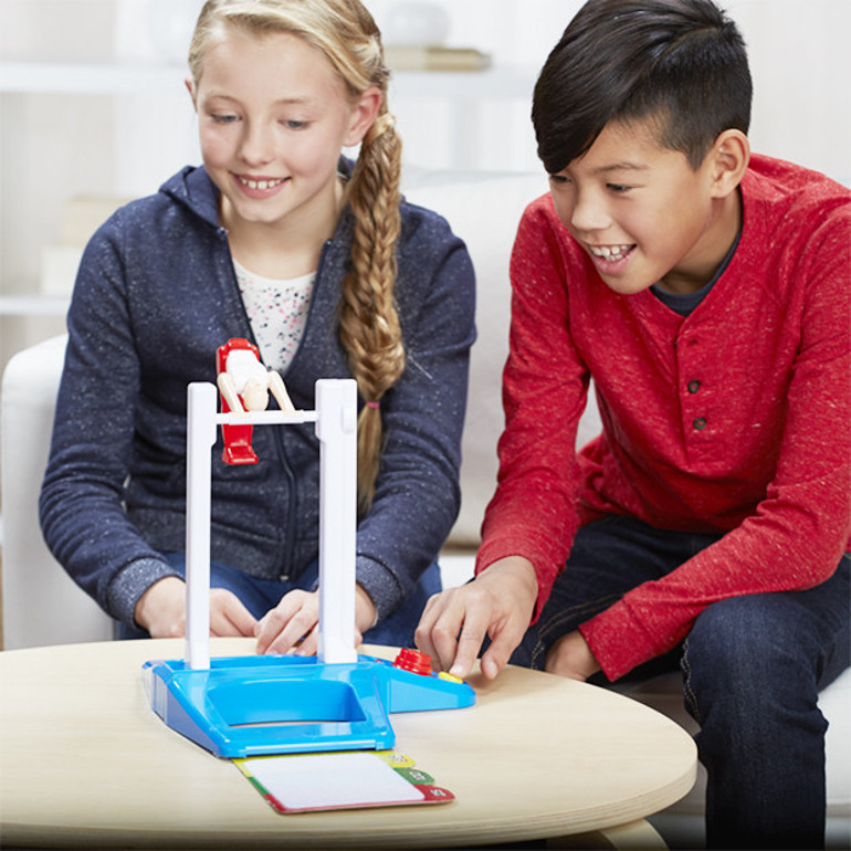 Çocuklar oyuncaklarla mutlu