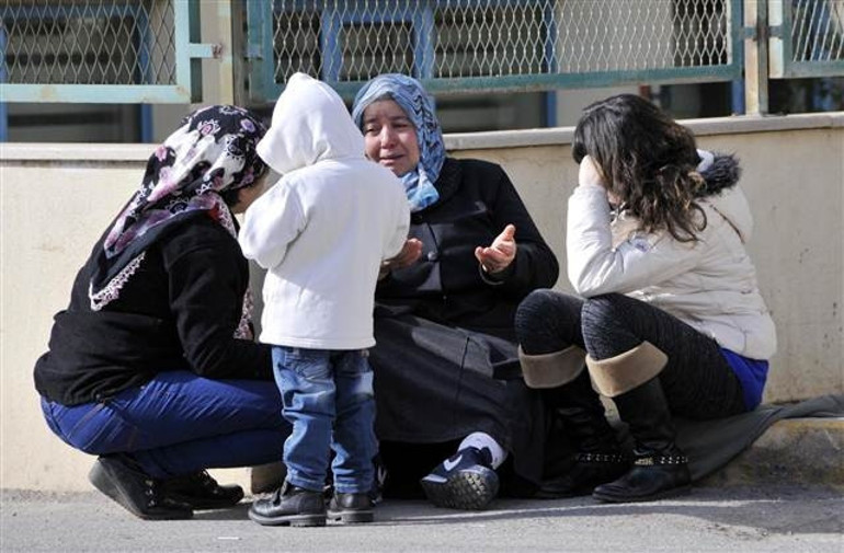 Kendisini başka kadınla yakalayan eşini öldürdü