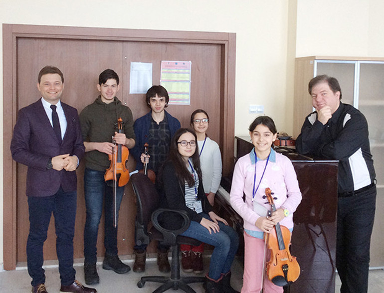 Çocuklara müziği sevdirirsek, dünyanın geleceği kurtulur