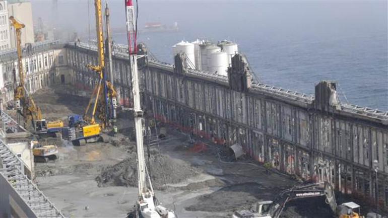 Karaköydeki Tarihi Paket Postahanesi de yıkıldı