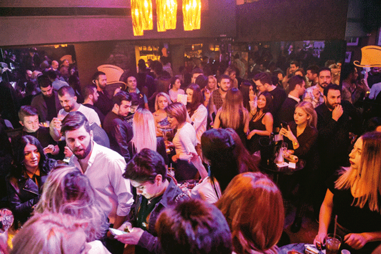 İstanbul’da pazar gecesi ateşi