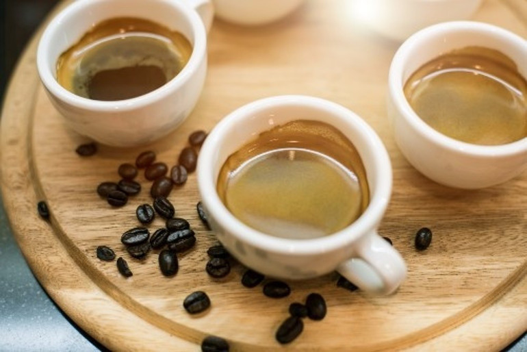 Yeni başlayanlar için espresso nasıl içilir