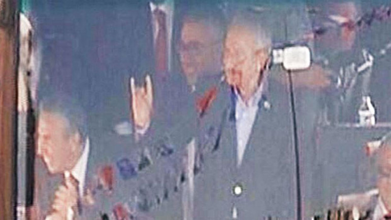 Kemal Kılıçdaroğlu bozkurt işareti yaptı