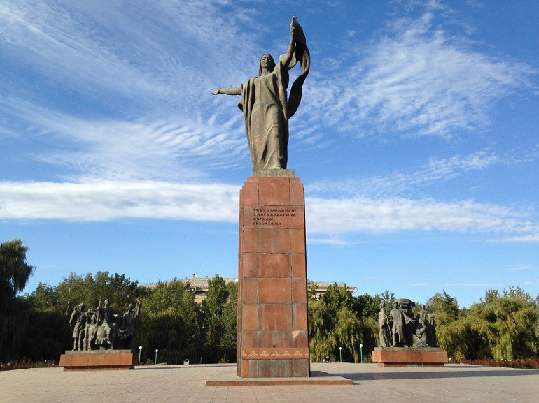 Sovyet izleriyle Bişkek / Kırgızistan