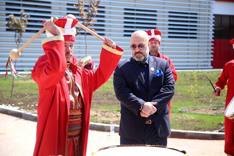 2. Abdülhamidin torunu üniversitede böyle karşılandı