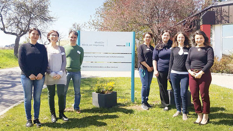 Burada hasta hangi dilden isterse o dilden hizmet alıyor