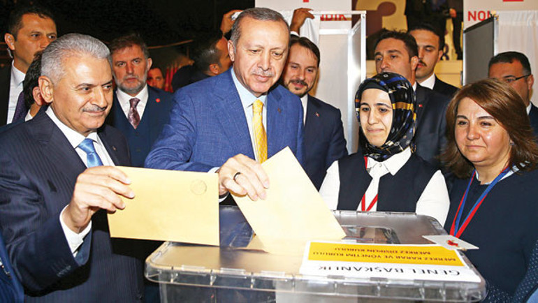 Siyasette yeni dönem mesajları: Süratle yenileşme