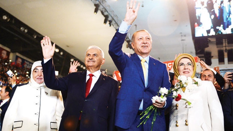 Siyasette yeni dönem mesajları: Süratle yenileşme