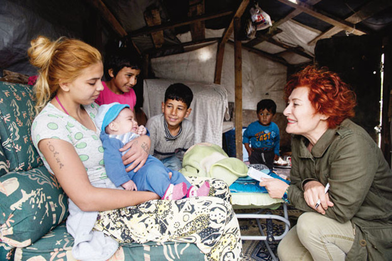 9 çocuğum var  radyo, televizyon,  okul yüzü görmediler...