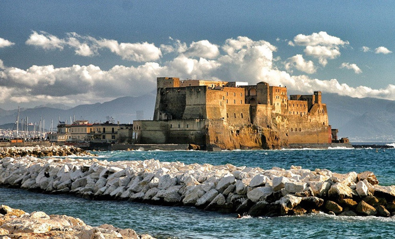 İtalyanın sahil şehri: Napoli