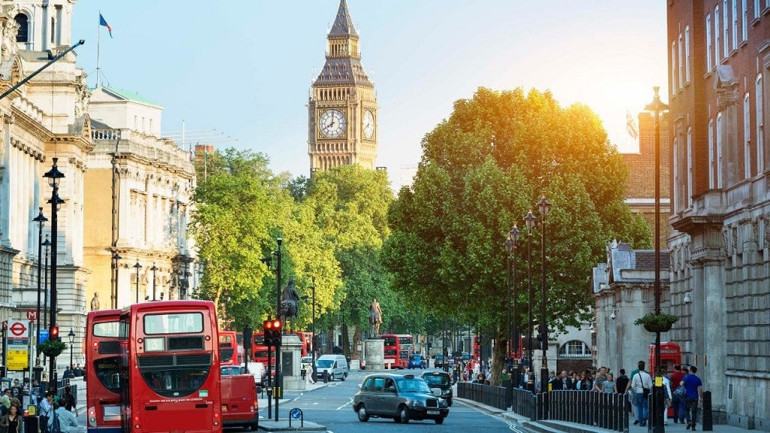 Kızlar Londra’yı bana sorun