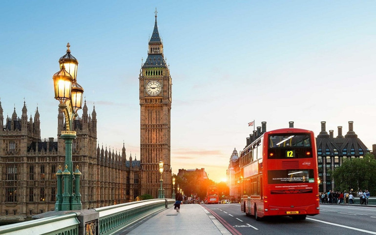 Kızlar Londra’yı bana sorun
