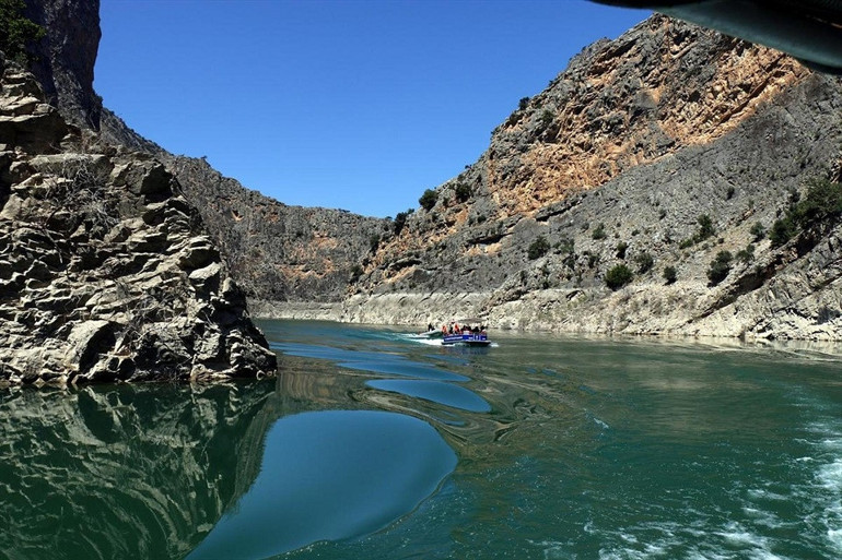 Arapapıştı kanyonunda 2500 yıllık anıt mezar