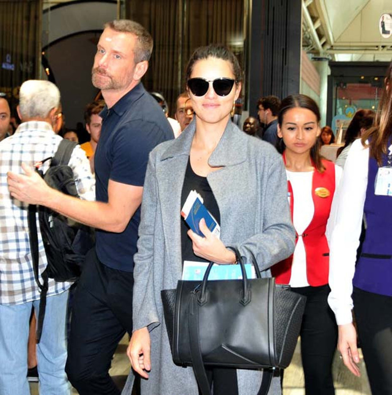 Adriana Lima dün uçağı kaçırmıştı bugün ise...