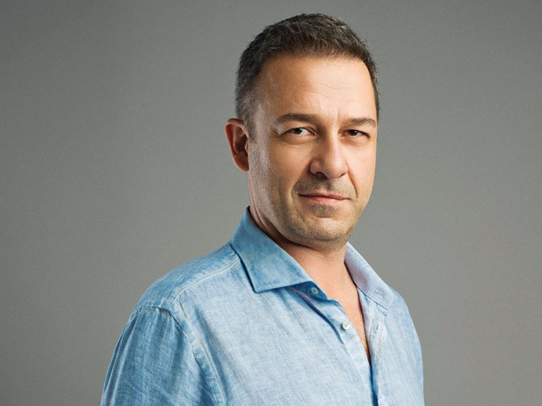 Severek ayrılıyoruz