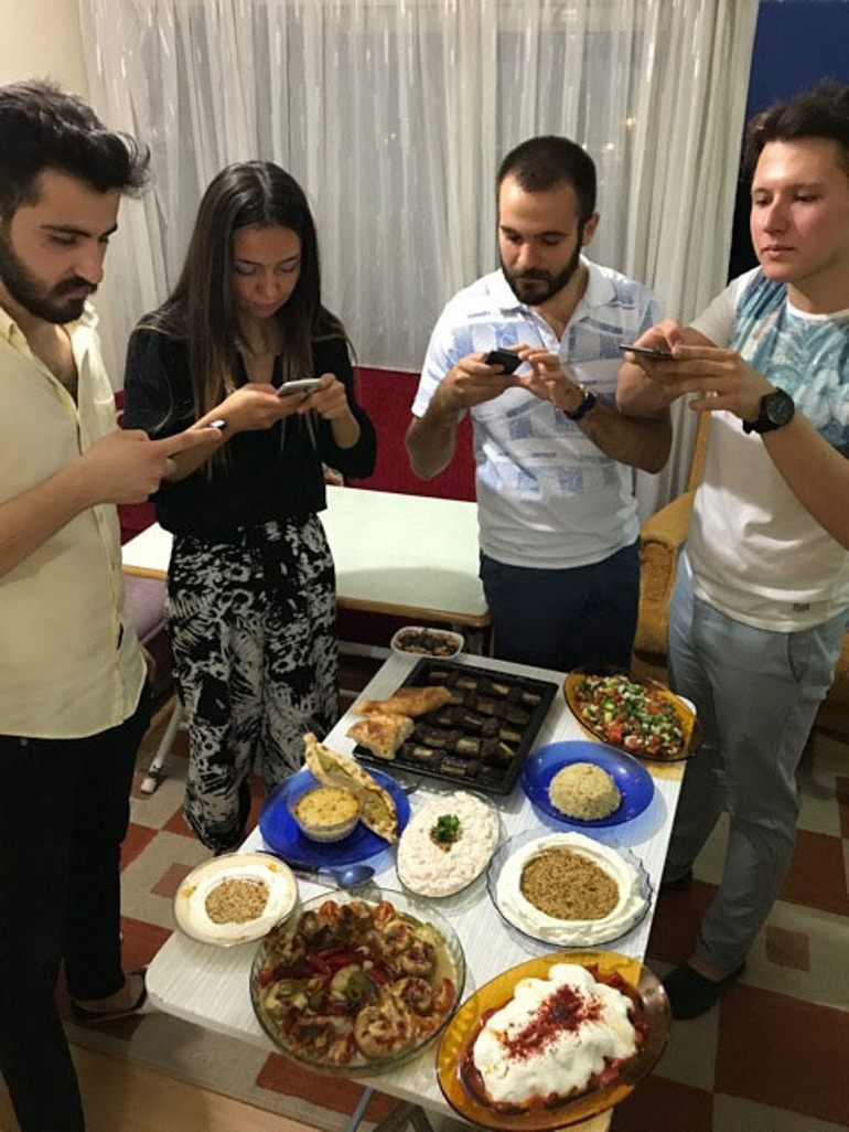 Yemek Birleştirir