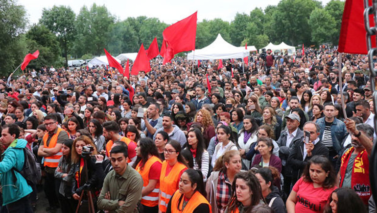 Belediyenin yasağına mitingli çözüm
