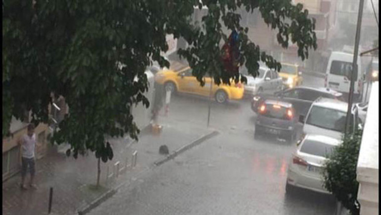 Meteorolojiden bu illere uyarı geldi İstanbullular semt yağmuruna tutuldu
