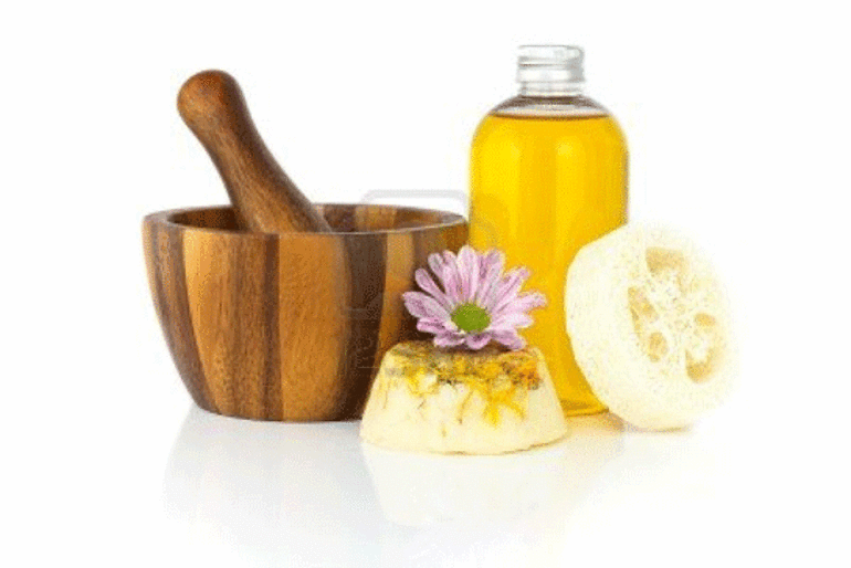 Yazın saçlarınızın kurumasını engelleyecek 4 doğal bakım