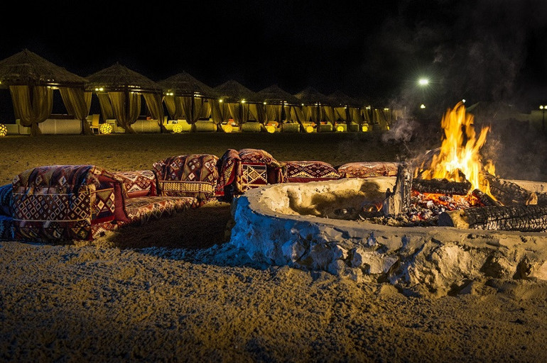Katar çöllerinde gece yıldızların altında uyumak...