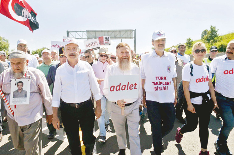 Hukuka pornoyu  ilk kim soktu