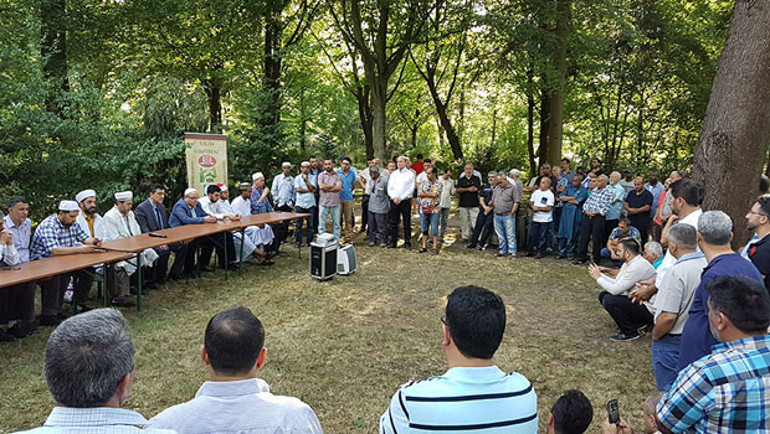 Arife günü mezarlık ziyaretleri yapıldı