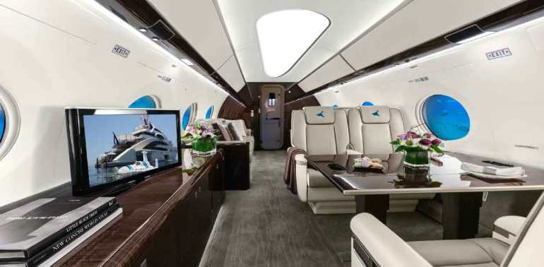 Lüksü su altına indiren denizaltı