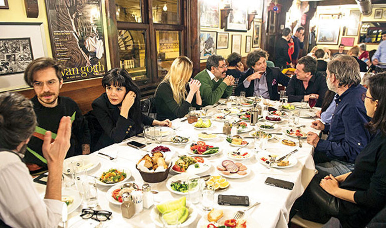 Beyoğlu asla bitmez sıfırı tüketse bile bir gün yeniden canlanır