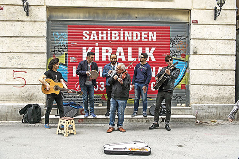 Beyoğlu asla bitmez sıfırı tüketse bile bir gün yeniden canlanır