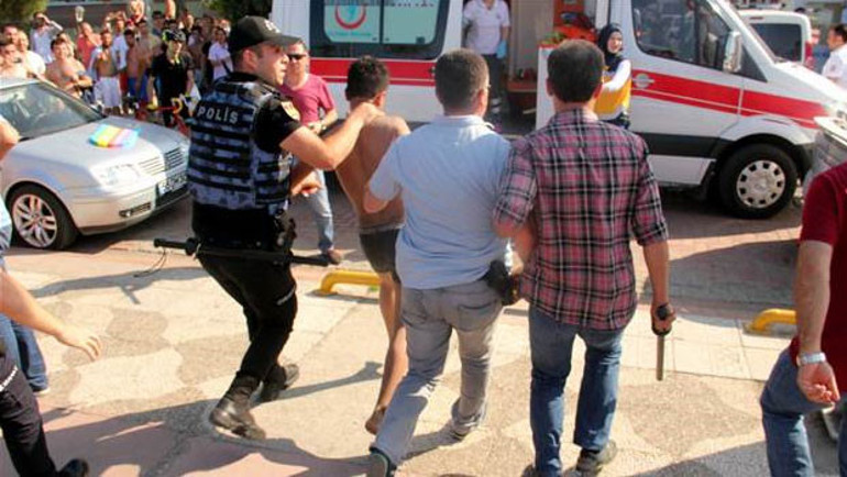 Plajdaki kadınların fotoğrafını çeken Suriyelilere linç girişimi
