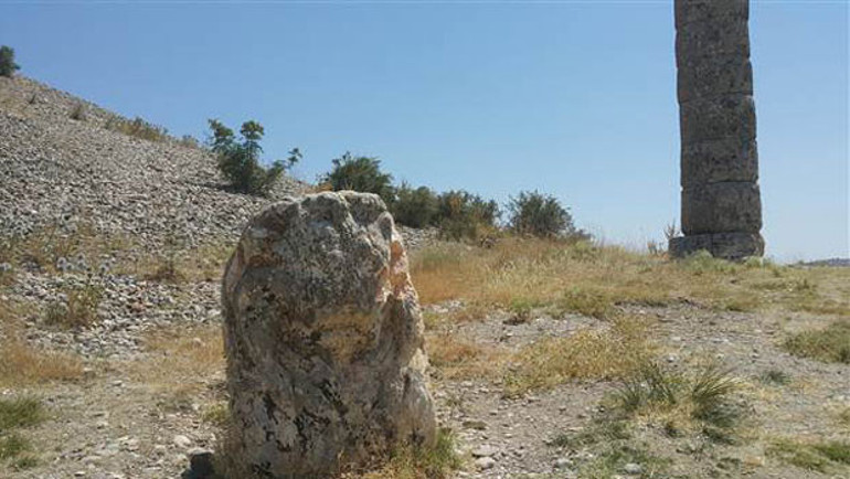 2 bin yıllık aslan heykeli tahrip edildi